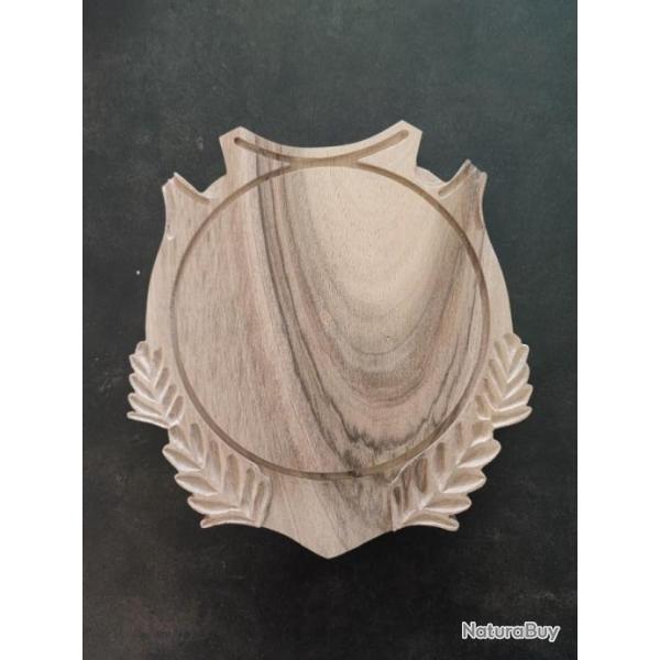 ecusson en noyer massif pour troph�e sanglier �120