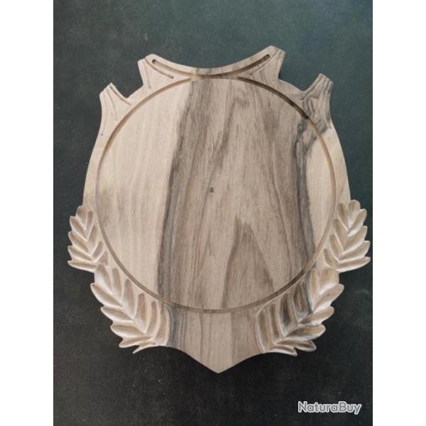 ecusson en noyer massif pour troph�e sanglier �160