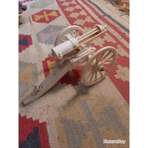 Mod�le r�duit de mitrailleuse gatling enti�rement en os