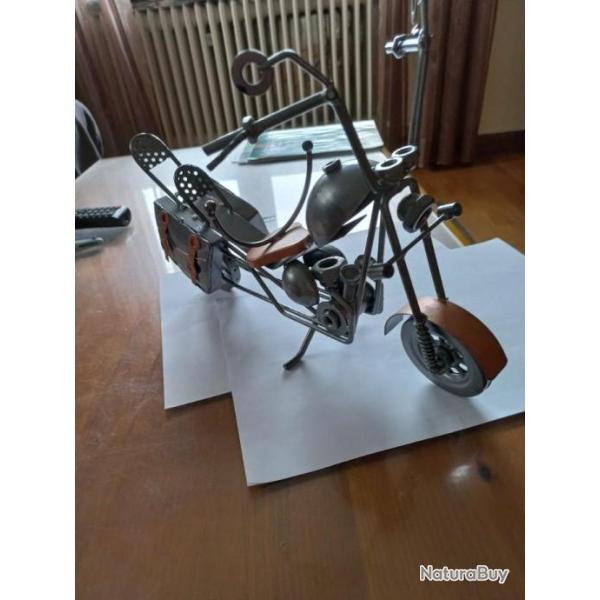 MOTO   en fer     porte bouteille