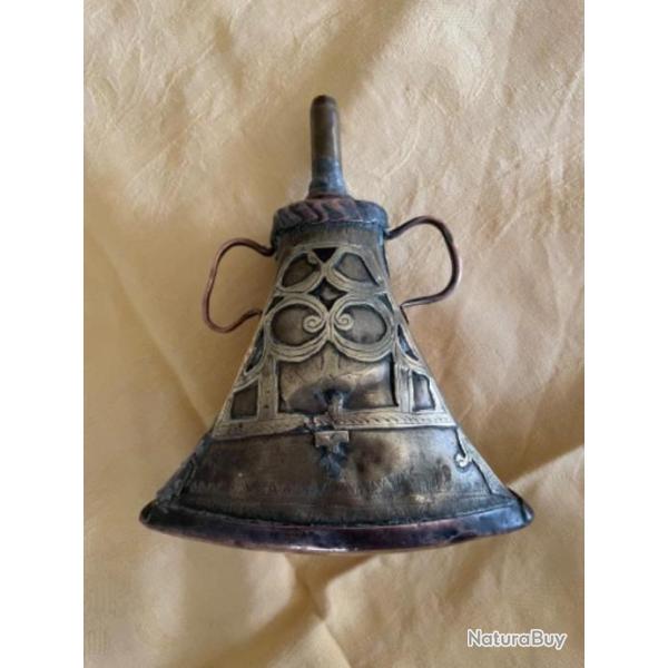 Tr�s ancienne poire � poudre orientale