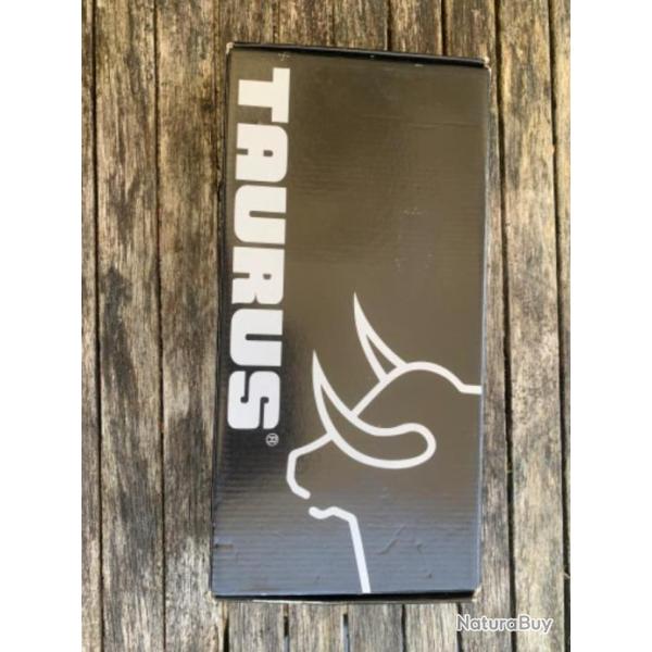 Bo�te et accessoires revolver Taurus mod�le 970