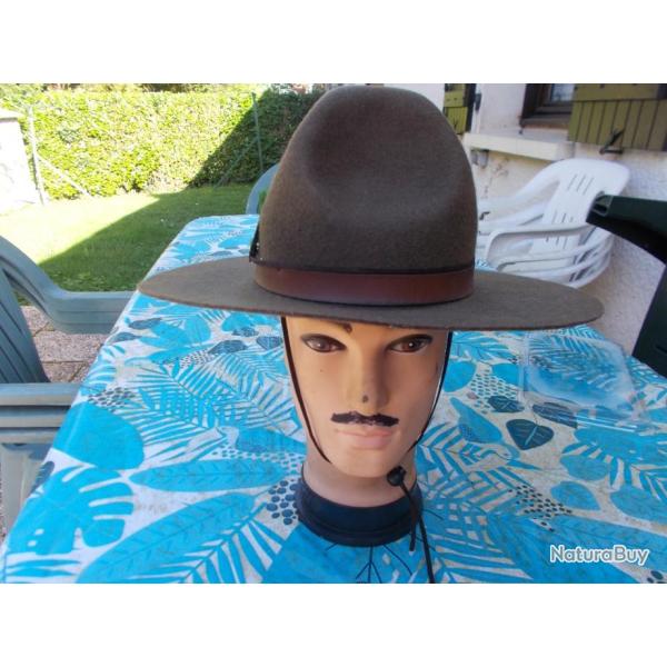 chapeau scout 3 bosses avec insigne de chef, taille M qui correspond au 56/57!!!�tat  neuf