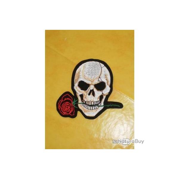 Patch "t�te de mort une rose aux dents" !