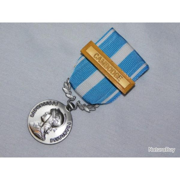 MEDAILLE OUTRE MER + BARETTE CAMBODGE  ...  �tat 100% neuf
