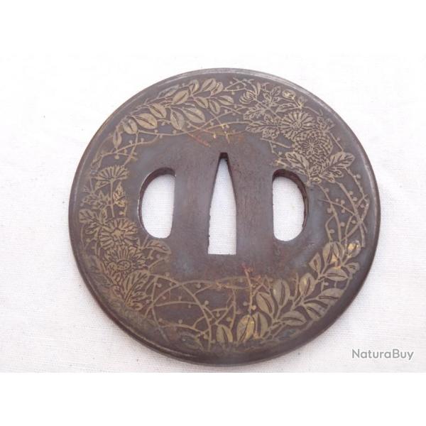 tsuba36) lot grand  tsuba en fer pour  katana = forme maru gata = �poque �do = 300 ans