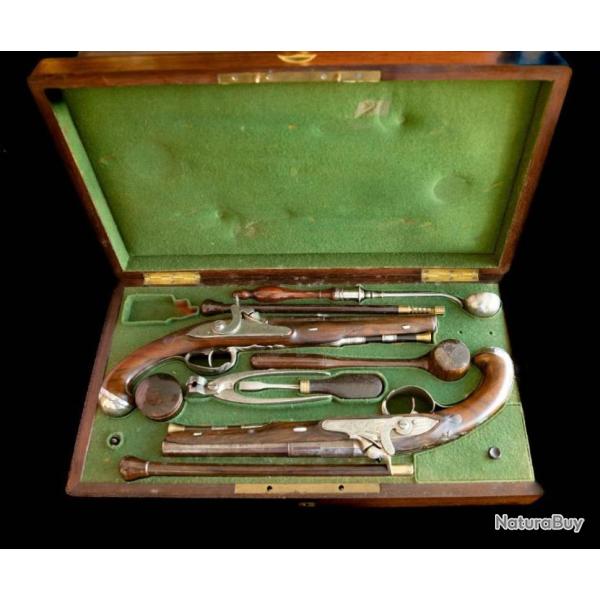 COFFRET DE PISTOLETS DE LUXE. Rf : 646