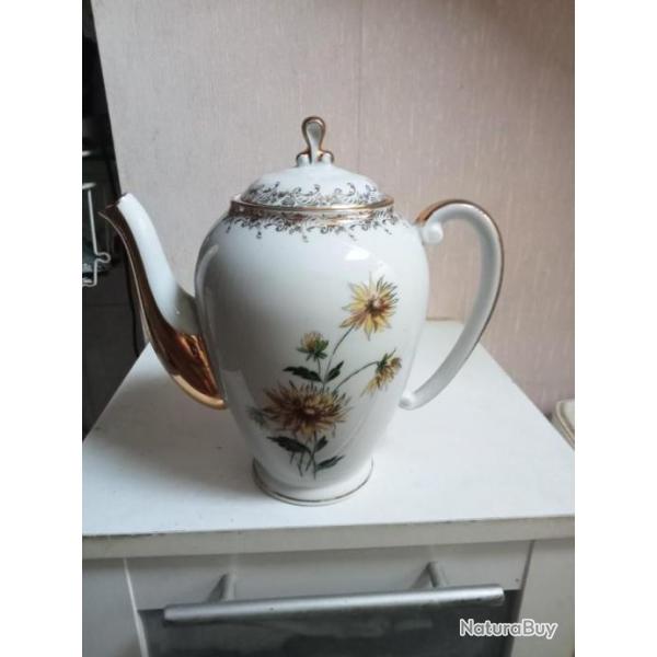 th�i�re en porcelaine de limoges ancienne paint � la mains hauteur 24 cm x 22 cm