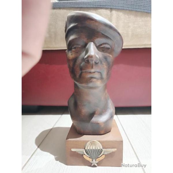 Buste parachutiste pltre socle bois avec brevet para