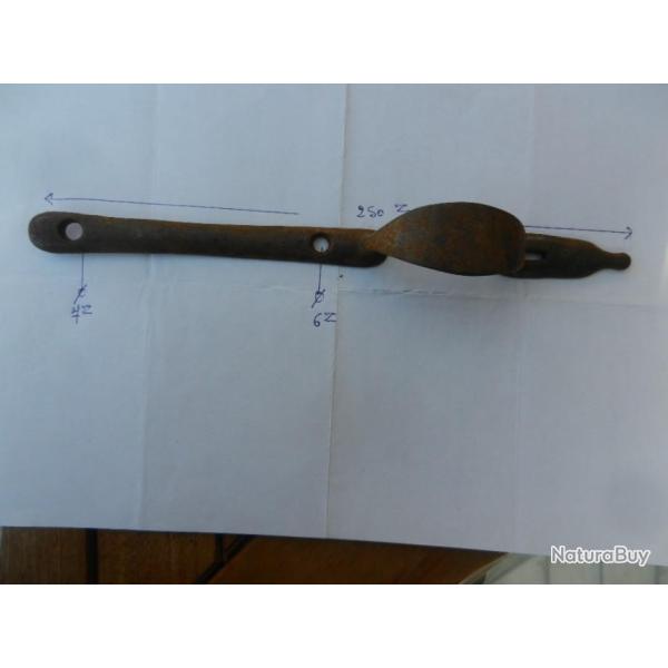 pontet en fer pour arme d'�paule ancienne