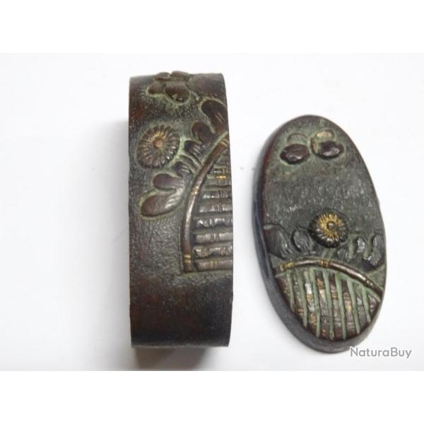 japon123) lot = paire de fuchi et kashira  dor�s  = fleurs et papillon = �poque �do
