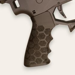 Poign&eacute;e AR-10 texture hexagonale