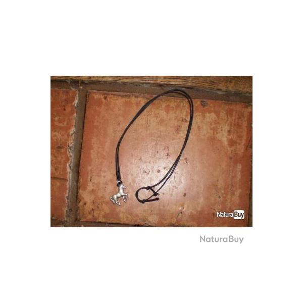 Collier pendentif cheval !