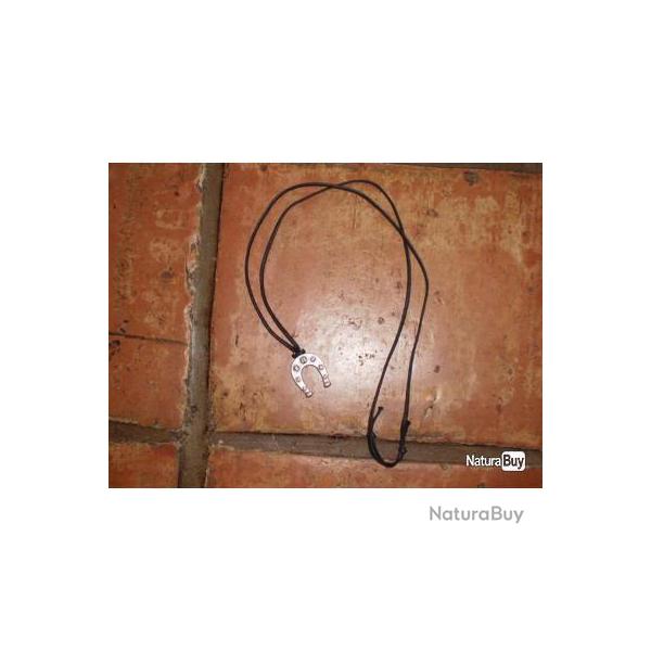 Collier pendentif fer � cheval !