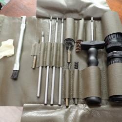 Trousse de nettoyage pour fusil STGW FASS 90, arme automatique suisse. Calibre 5,56 mm