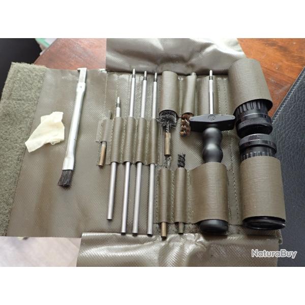 Trousse de nettoyage pour fusil STGW FASS 90, arme automatique suisse. Calibre 5,56 mm