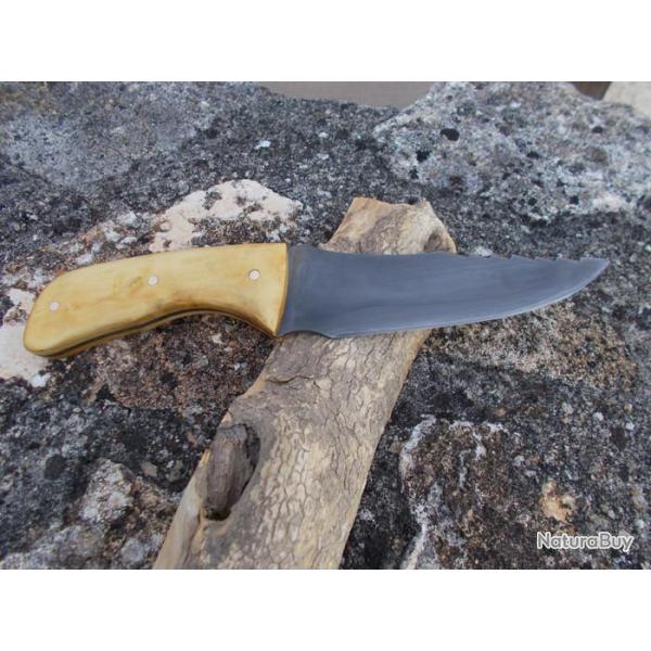 Couteau Le Garenne� fabrication main Lame XC75 noire mate, manche en Buis outdoor, survie, chasse
