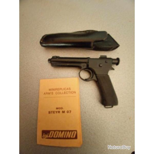 Jouet miniature pistolet STEYR ne tire pas avec son tui