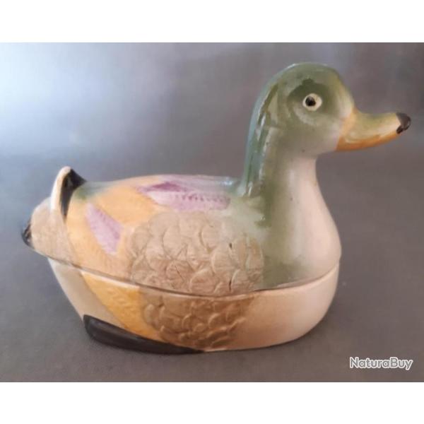 Petite terrine en fa�ence en forme de canard � t�te verte. dimensions 17cm x 9cm hauteur 12cm