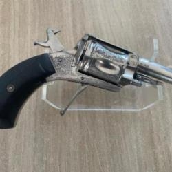 SPLENDIDE REVOLVER &laquo;GASTINNE - R&Eacute;NETTE&raquo; ENTI&Egrave;REMENT GRAV&Eacute;