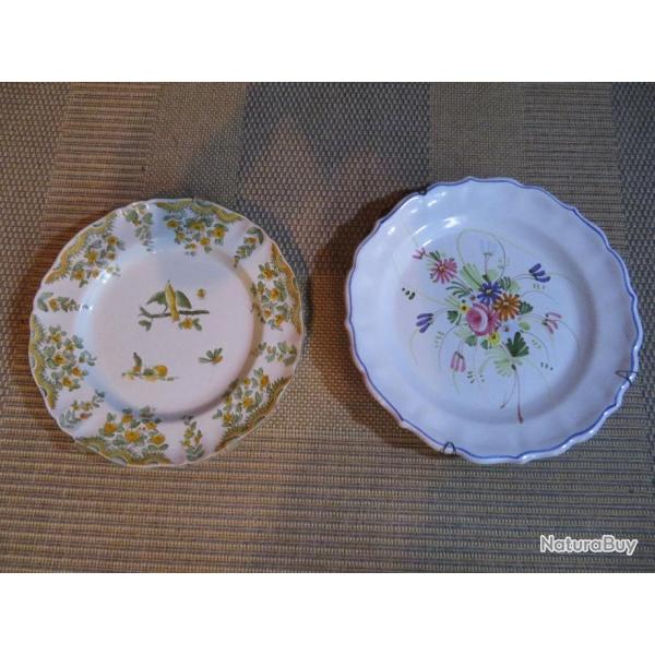 VINTAGE - Lot de deux ancienne assiettes d�corative en c�ramique a d�cor floral - champ�tre (XX�)