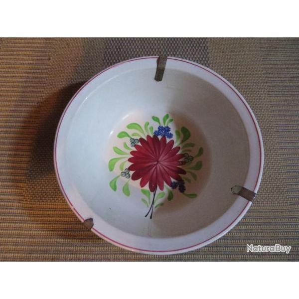 VINTAGE - Ancien plat saladier en c�ramique � d�cor floral peint a la main(XX�)
