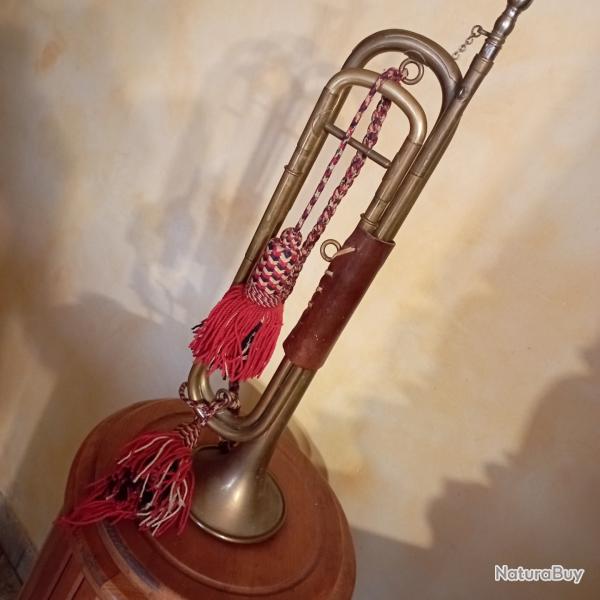 Tr�s belle trompette militaire