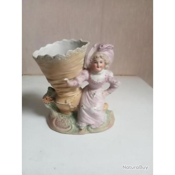 statuette biscuit vase du XIX �me hauteur 12 cm