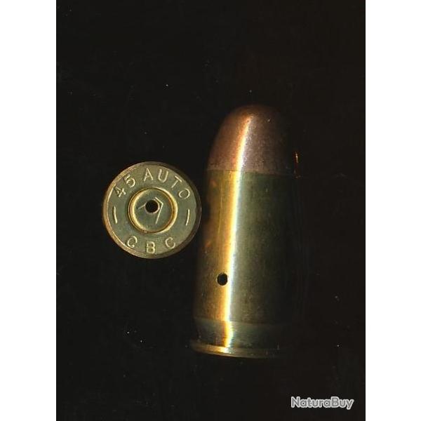Une cartouche 45 ACP inerte d'usine par CBC BR�SIL �tui et amorce un trou