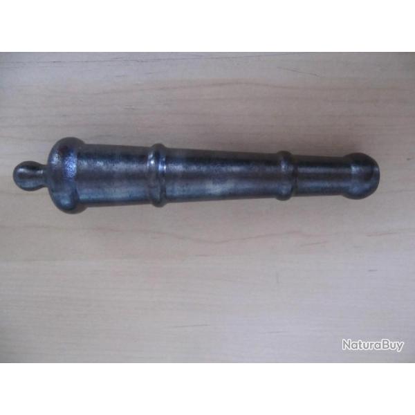 canon factice en acier