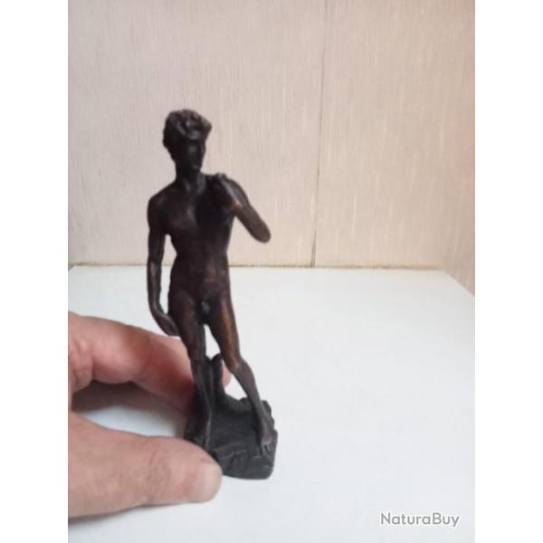 Sculpture statue David d'apr�s Michel-Ange, reproduction en bronze hauteur 14 cm