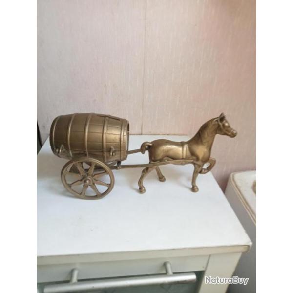 cheval et charette en laiton ou bronze avec tonneau longueur 28 cm hauteur 15 cm