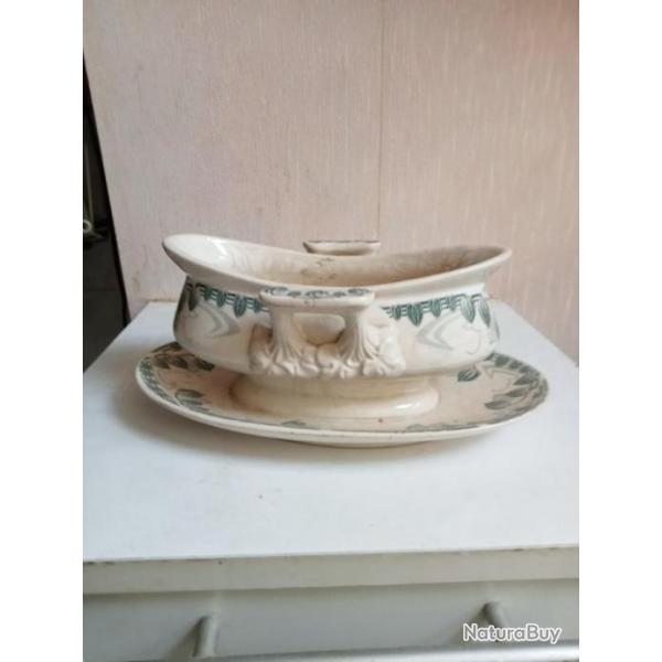 Soupiere �maill� ancienne longueur 23 cm hauteur 9,5 cm