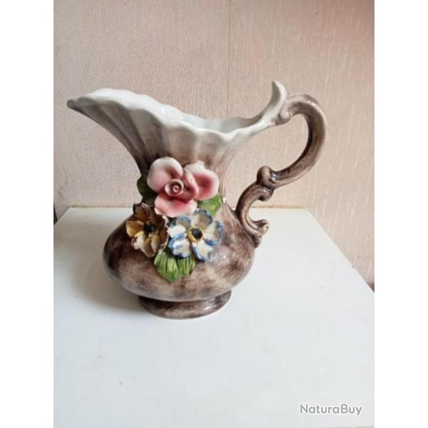 broc a eau ancien en c�ramique hauteur 19 cm x 19 cm