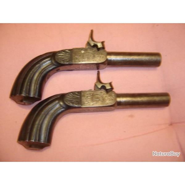 TRES BELLE PAIRE DE PISTOLETS