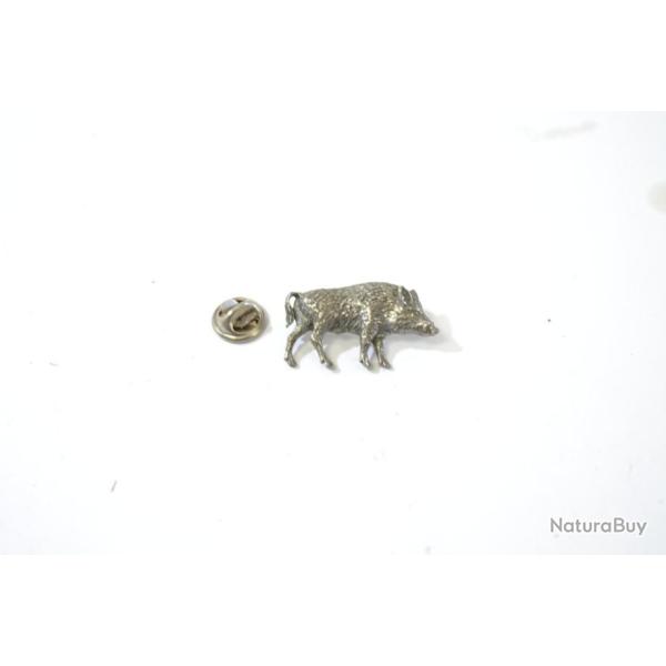 Petite broche / pin's sanglier 19mm x 33mm. Collection chasse nature sign A.R. BROWN AR Signed AR B