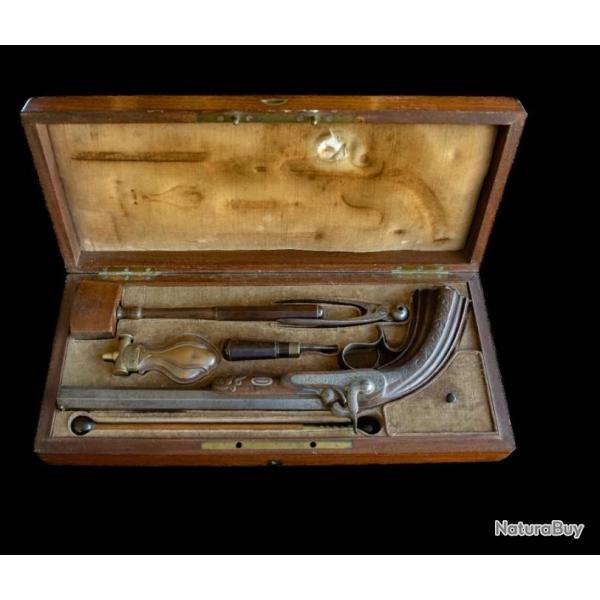 MAGNIFIQUE COFFRET MOUTIER-LEPAGE.  REF 680