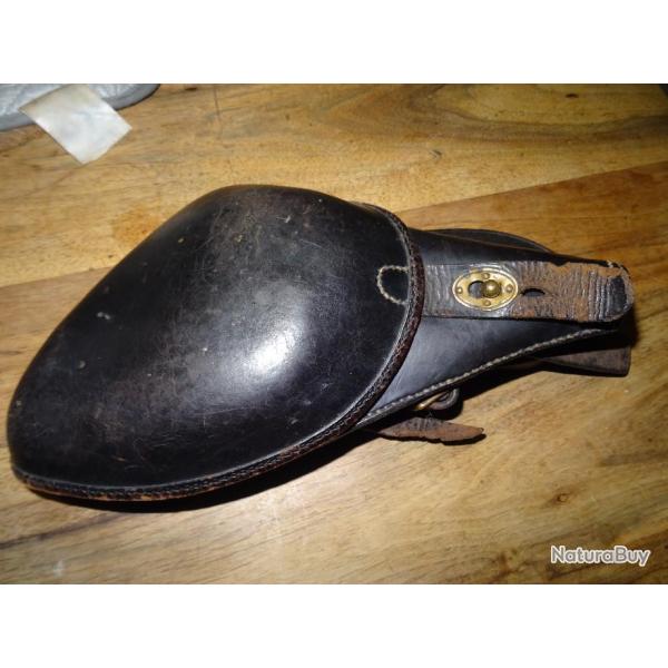 Etui de Revolver 1892  en cuir noir fabrication avec reste de banderole