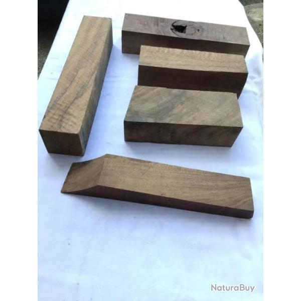 Morceaux de noyer pour longuesse ou manche couteaux
