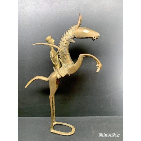 BEAU CAVALIER AFRICAIN MOSSI, XX� SIECLE, TOUT EN BRONZE A LA CIRE PERDUE POUR VITRINE OU ORNEMENT