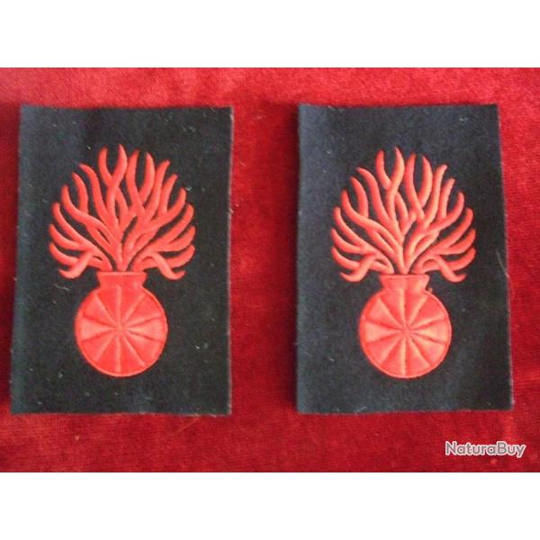 Paire de grenades tissus pour tapis de selle de la GRP .