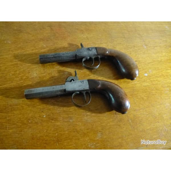 AO LOT DE 2 PISTOLETS DE COFFRE