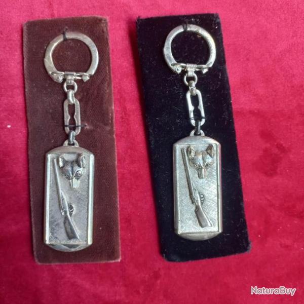porte clef vintage " CHASSEUR "    BLASON TETE DE RENARD   ET FUSIL