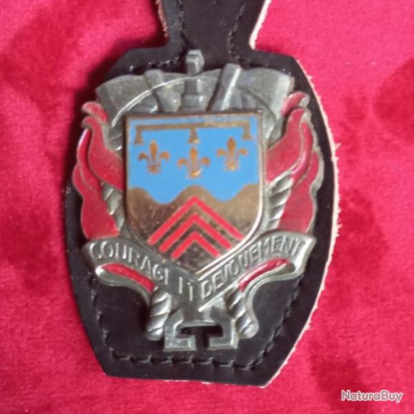 ANCIEN INSIGNE POMPIER / FLEUR DE LYS   COURAGE ET DEVOUEMENT