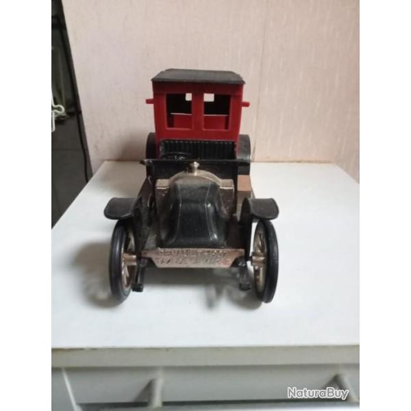 voiture en plastique longueur 26 cm