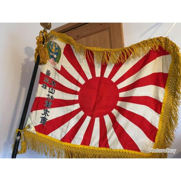 Le Grand drapeau de l'Arm�e du Soleil Levant KYOKUJITU-KI avec Tr�pied, Tige de levage,