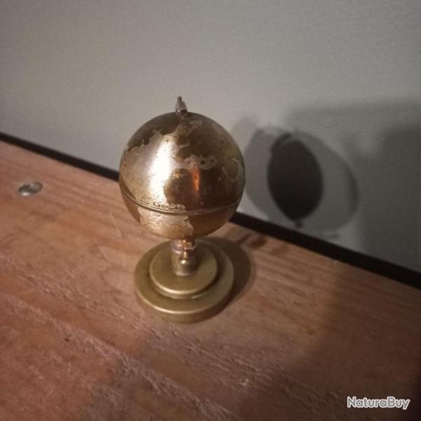 Briquet de table vintage  mod�le � gaz en m�tal dor�