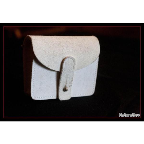 Cartouchi�re type Lebel pour la GRP  ( blanche ) . Collection d'�quipement militaire .