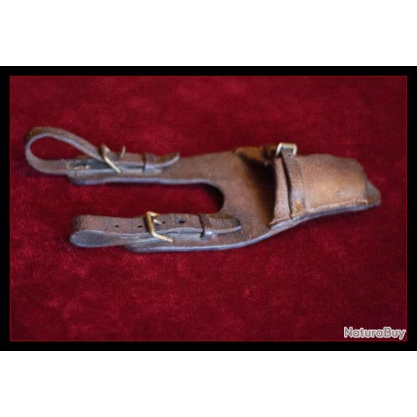 Porte sabre pour selle d'Officier Franais . 1re et 2eme GM .