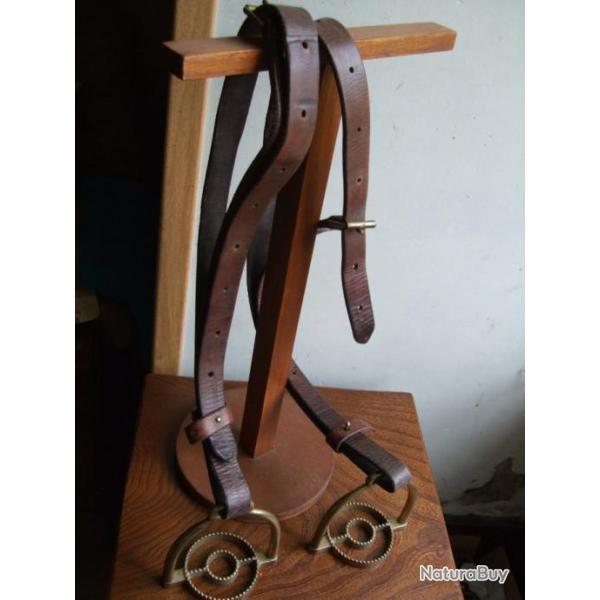 Paire d'�triers de selle de  GENERAL avec les �trivi�res 1�re GM .